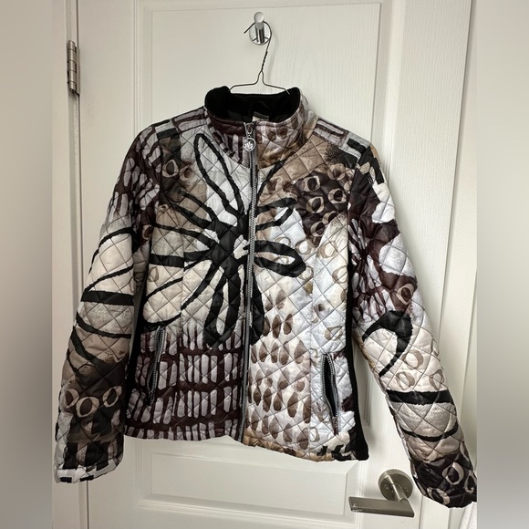 Dolcezza brand fitted lightweight puffer jacket. Fitted. Size small. - Picture 2 of 7